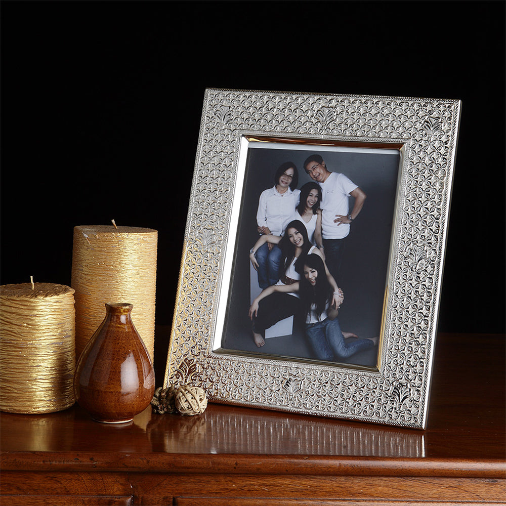 DESIGNED PHOTO FRAME