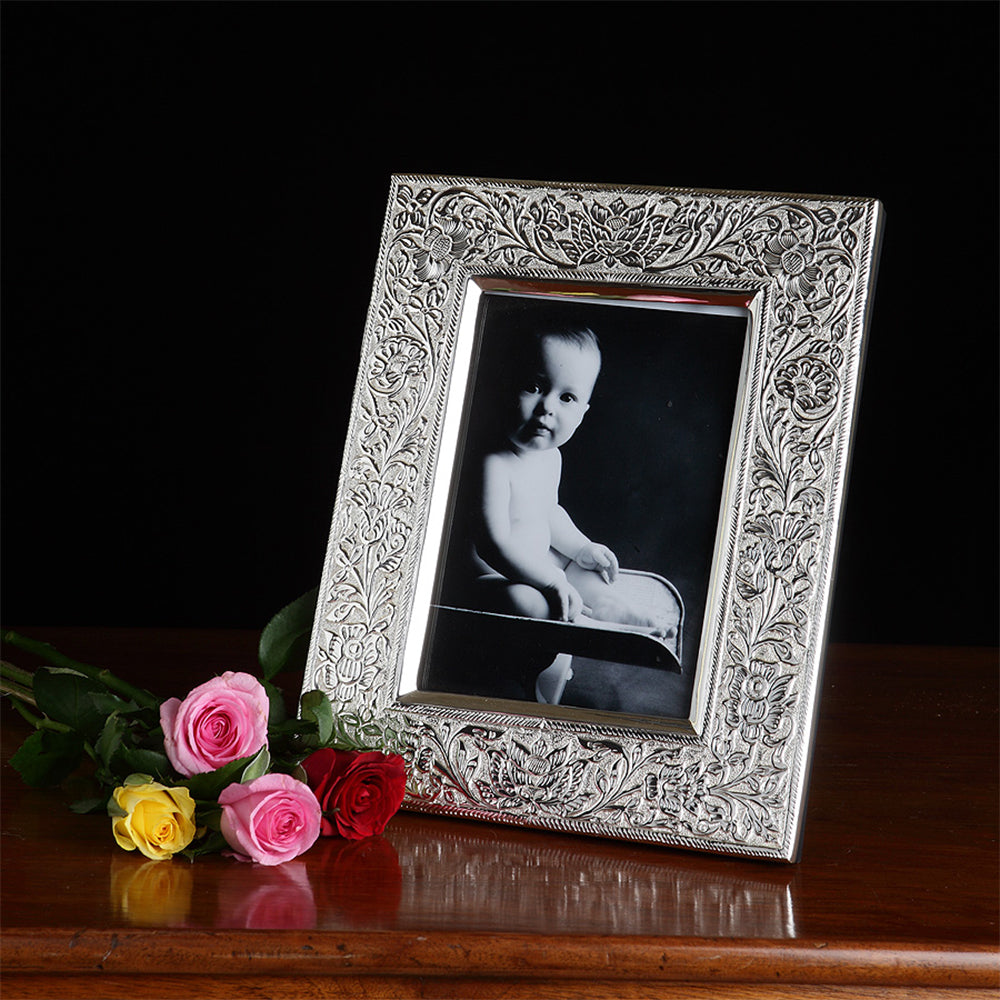 DESIGNED PHOTO FRAME