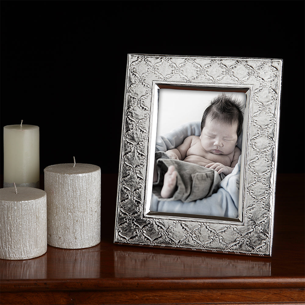 DESIGNED PHOTO FRAME