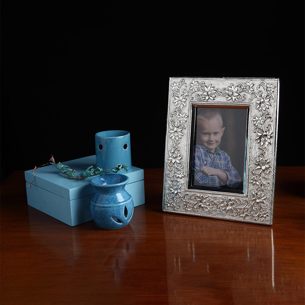 DESIGNED PHOTO FRAME