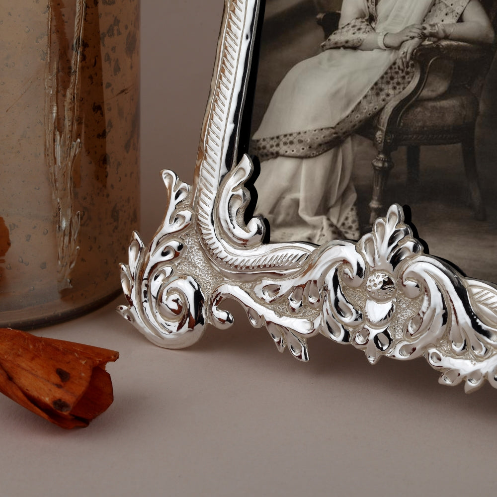 A Timeless Heirloom of Vintage Luxury Photo Frame