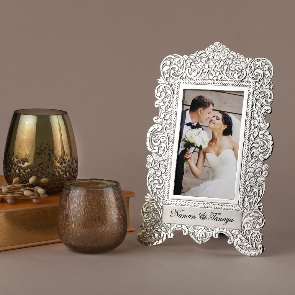JHAROKHA PHOTO FRAME WITH NAME ETCHING
