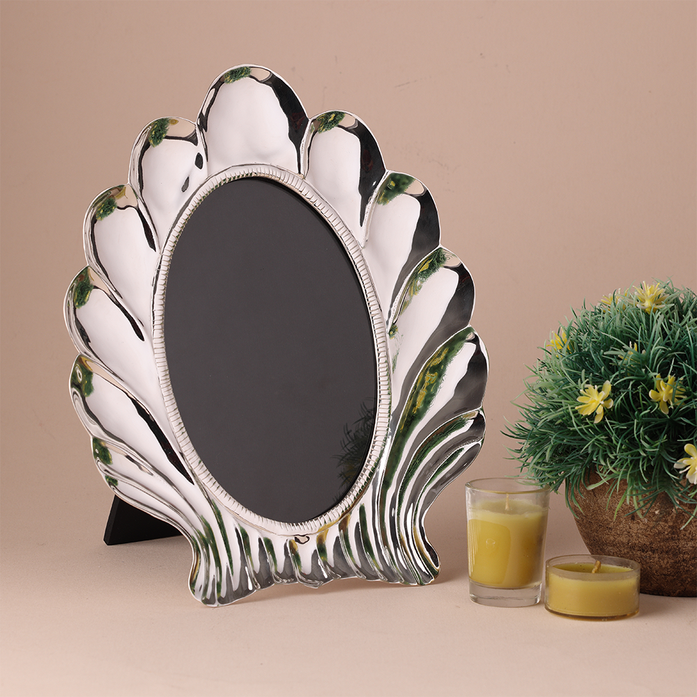 Shell-Inspired Oval Silver Photo Frame