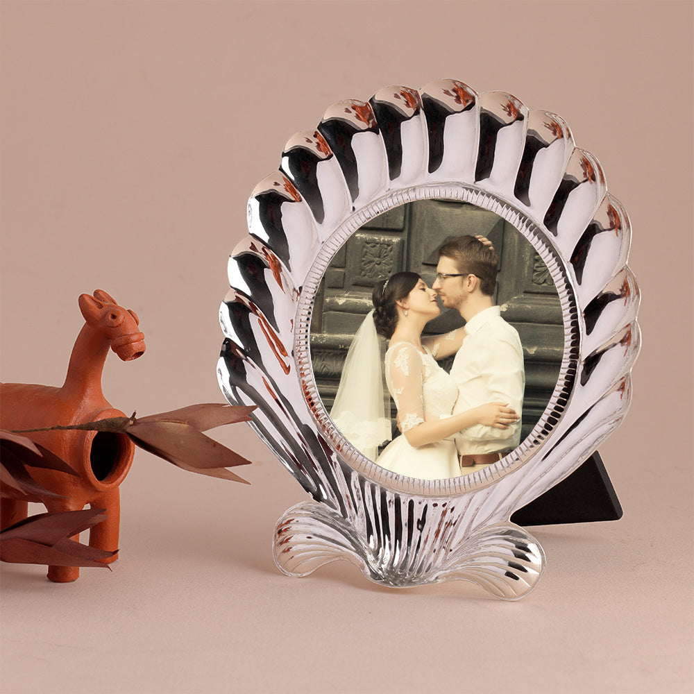 Shell-Inspired Round Photo Frame