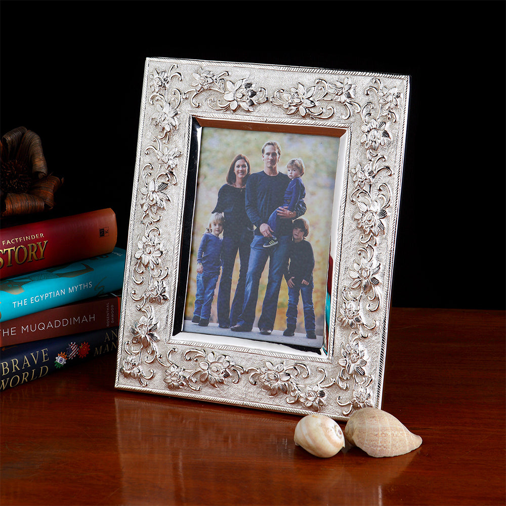 Silver Box Frame Completely handcrafted, made in brass, silver plated and lacquered ...