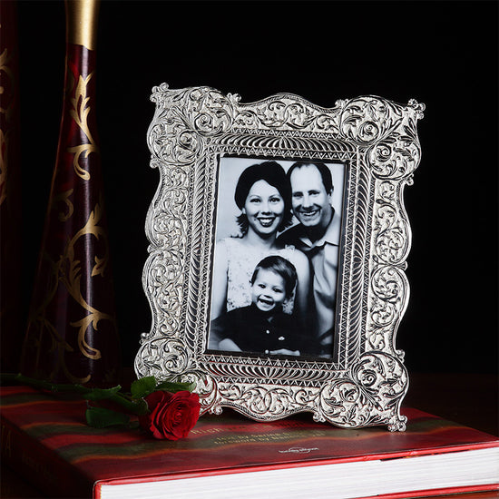 DESIGNED PHOTO FRAME