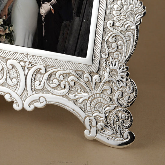 DESIGNED PHOTO FRAME