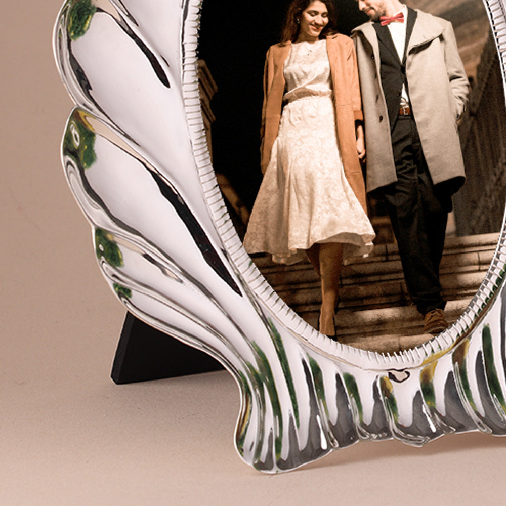 Shell-Inspired Oval Silver Photo Frame
