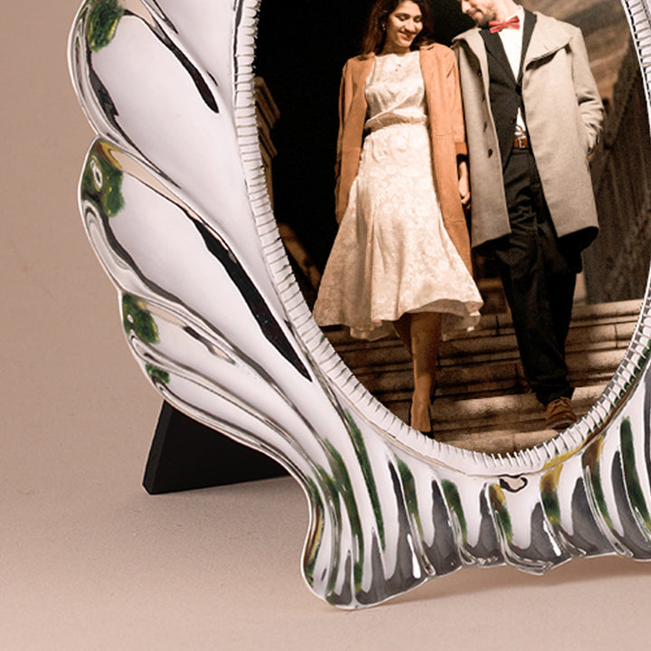 Shell-Inspired Oval Silver Photo Frame