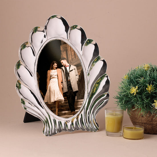 Shell-Inspired Oval Silver Photo Frame