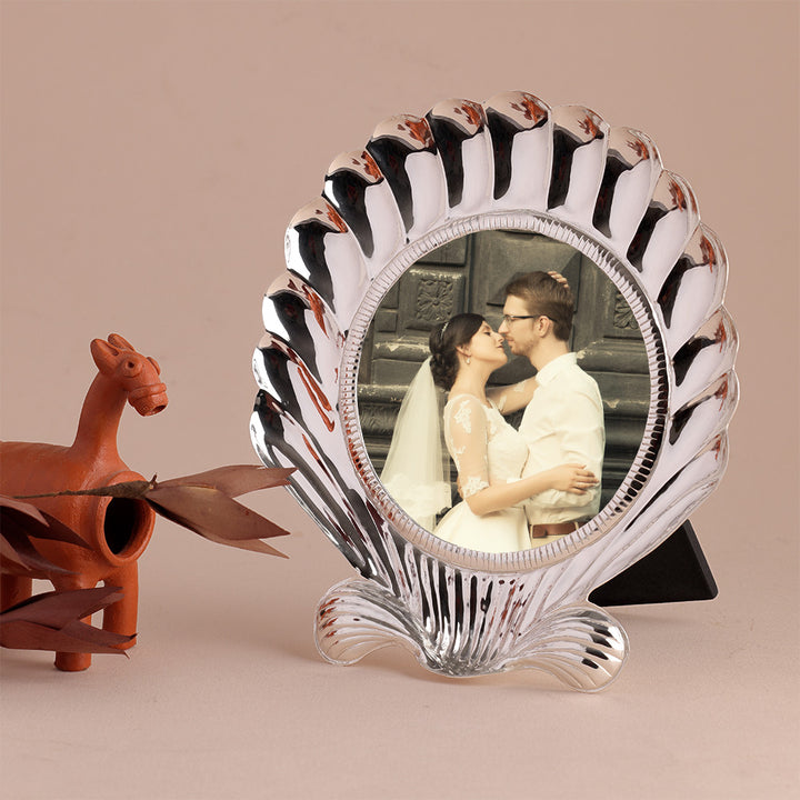 Shell-Inspired Round Photo Frame
