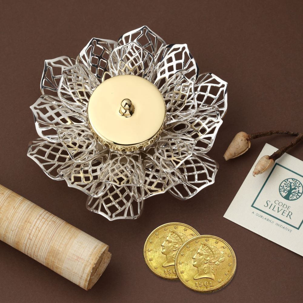 SILVER-PLATED GINNY BOX CUM TEA LIGHT HOLDER
