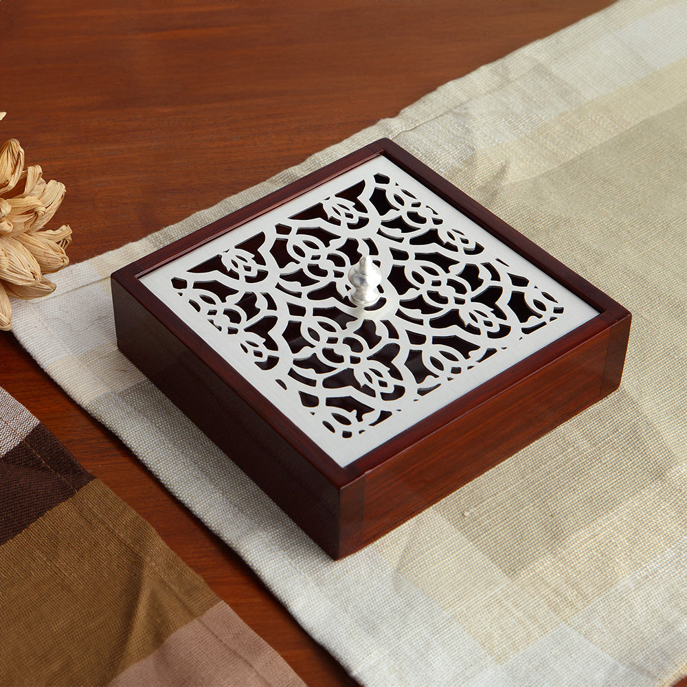 Completely handcrafted wooden box with lid made in brass, silver plated ...